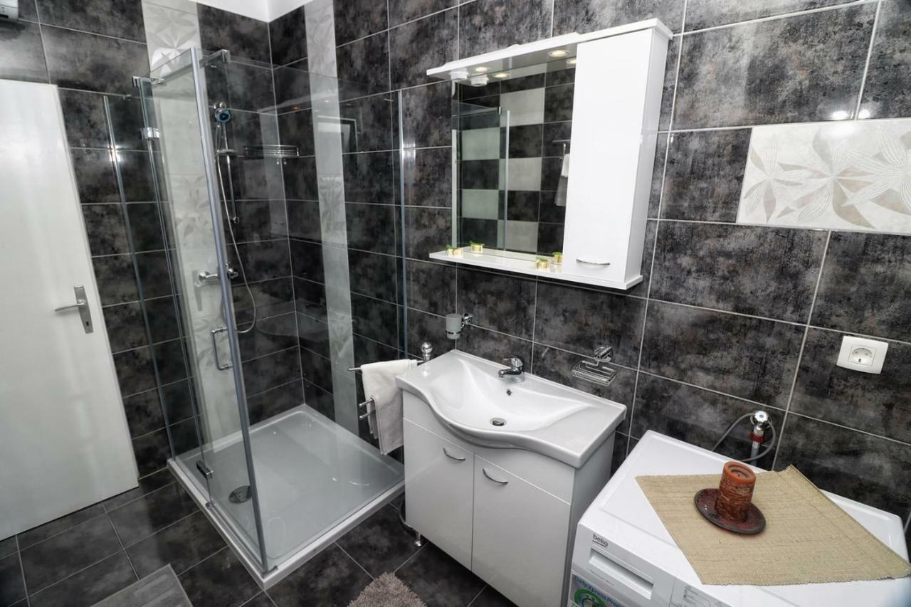 Apartment Edi พูลา ภายนอก รูปภาพ