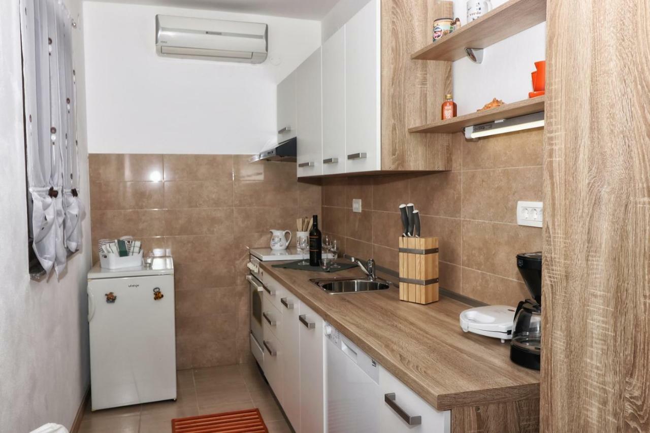 Apartment Edi พูลา ภายนอก รูปภาพ